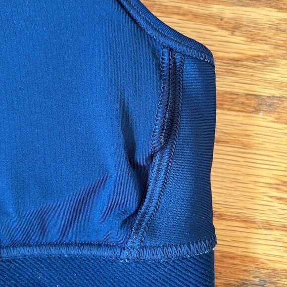 Under Armour Compression Bra Size Small - Picture 6 of 6